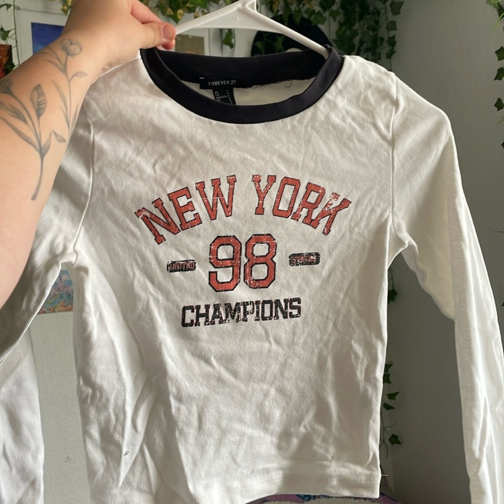 Forever 21 New York 98 Champions White Long Sleeve Crop